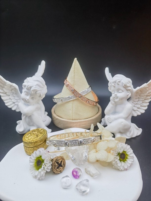 铁合金仿水晶手镯 19号卡家创意手镯镶嵌精美时尚