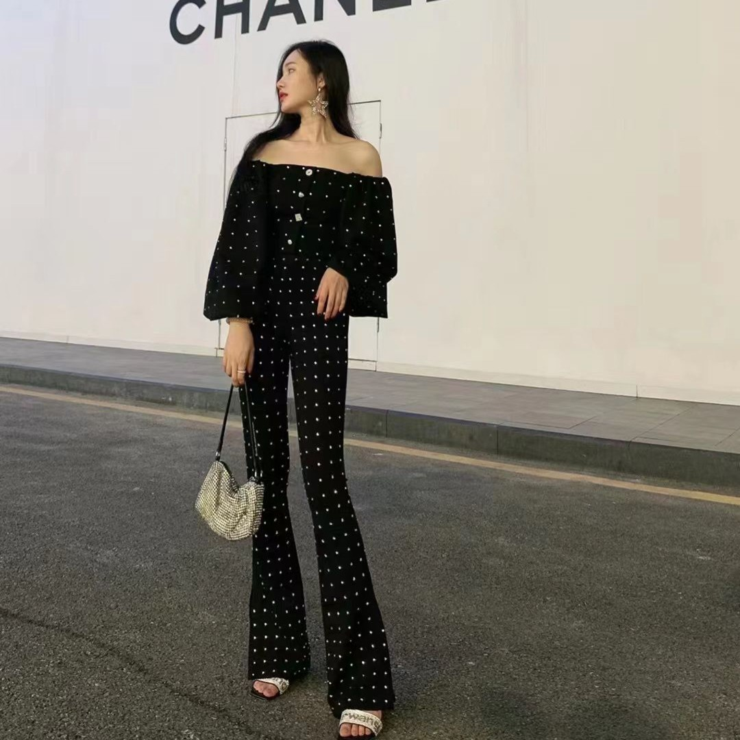 YI LORRAINE/旖洛琳原创设计进口罗马纹烫钻一字方领长袖上衣001