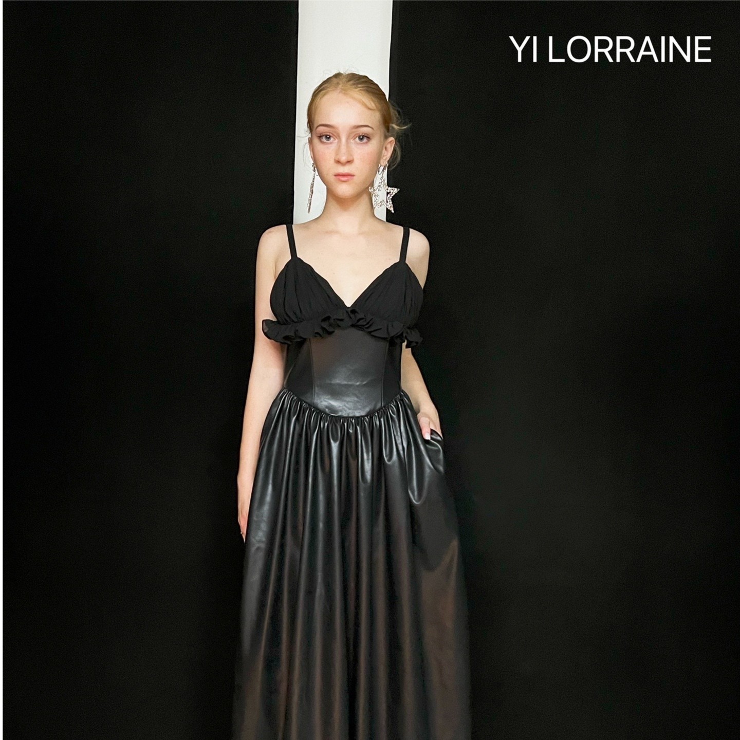 YI LORRAINE/旖洛琳原创设计氛围感吊带蛋白皮黑色连衣裙23w-204