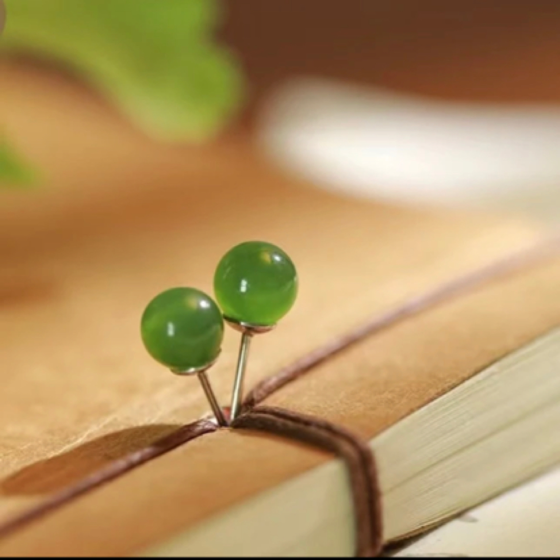 碧玉耳钉 S925银镶辣绿菠菜绿小灯泡6mm耳饰经典百搭国风款