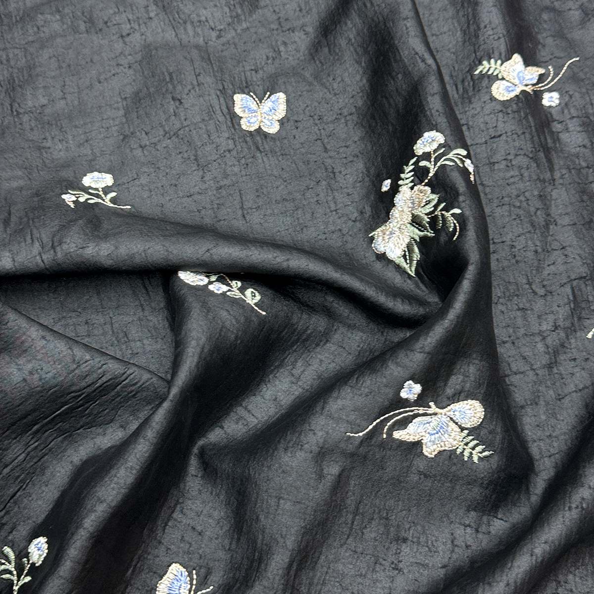 〖电力纺龟纹刺绣蝴蝶花〗香云纱110门幅28姆米左右 桑蚕丝