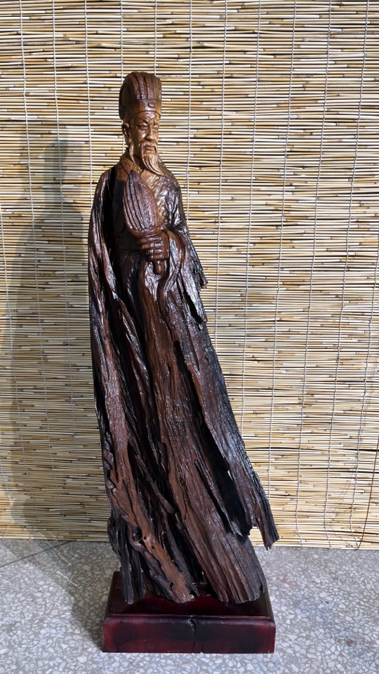 脱骨老料雕刻的【诸葛亮】根雕桌面摆件 尺寸：长35宽16高85