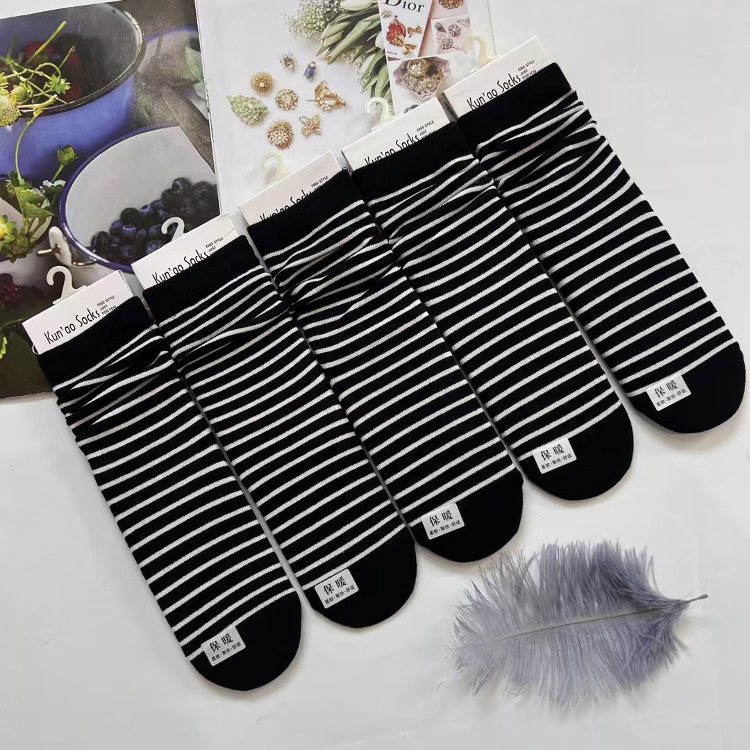 新款  辽源坤澳品牌冬款羊绒堆堆女潮袜柔软舒适亲肤保暖货号6366