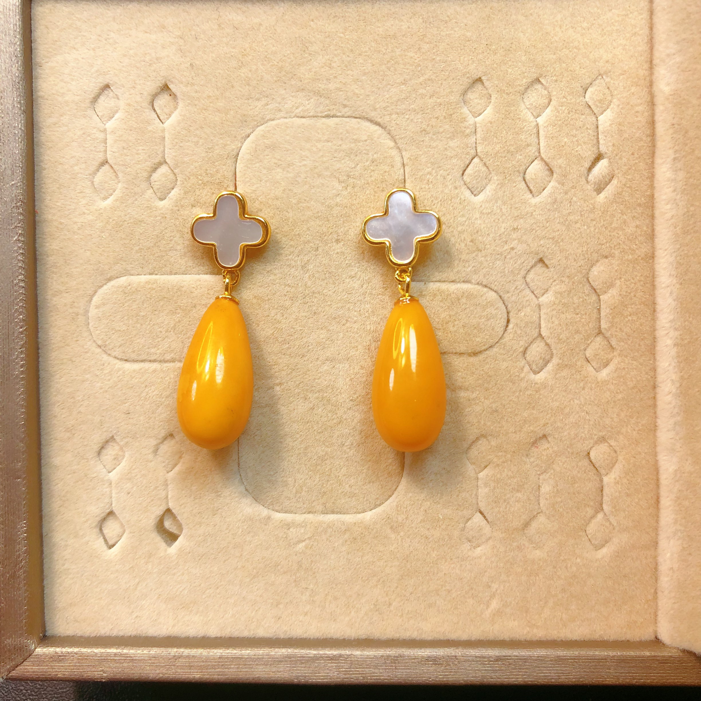 天然蜜蜡水滴耳钉S925银耳坠9X19MM琥珀鸡油黄老蜡耳扣时尚气质