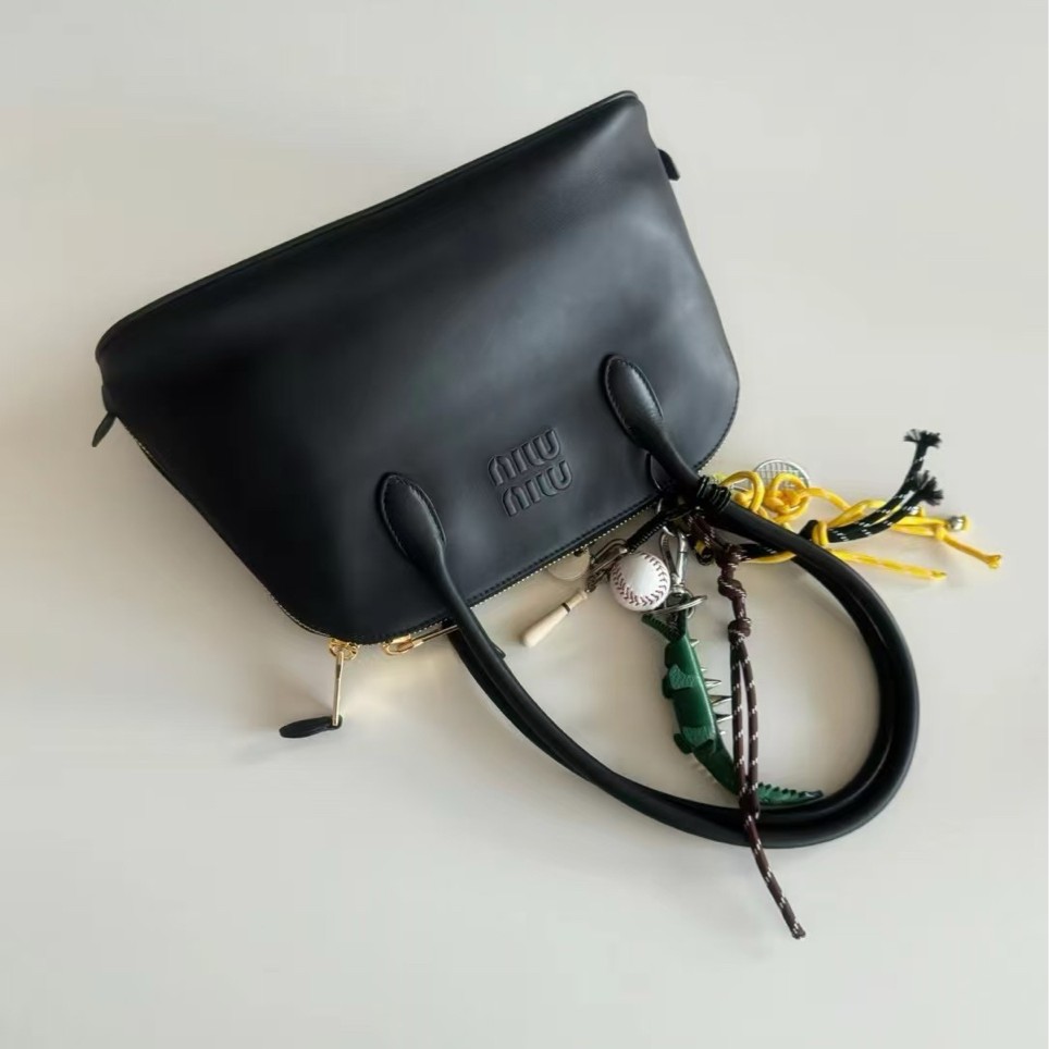 95新 MIU MIU/缪缪 只盒/MiuMiu 24fw新款so black贝壳公文包