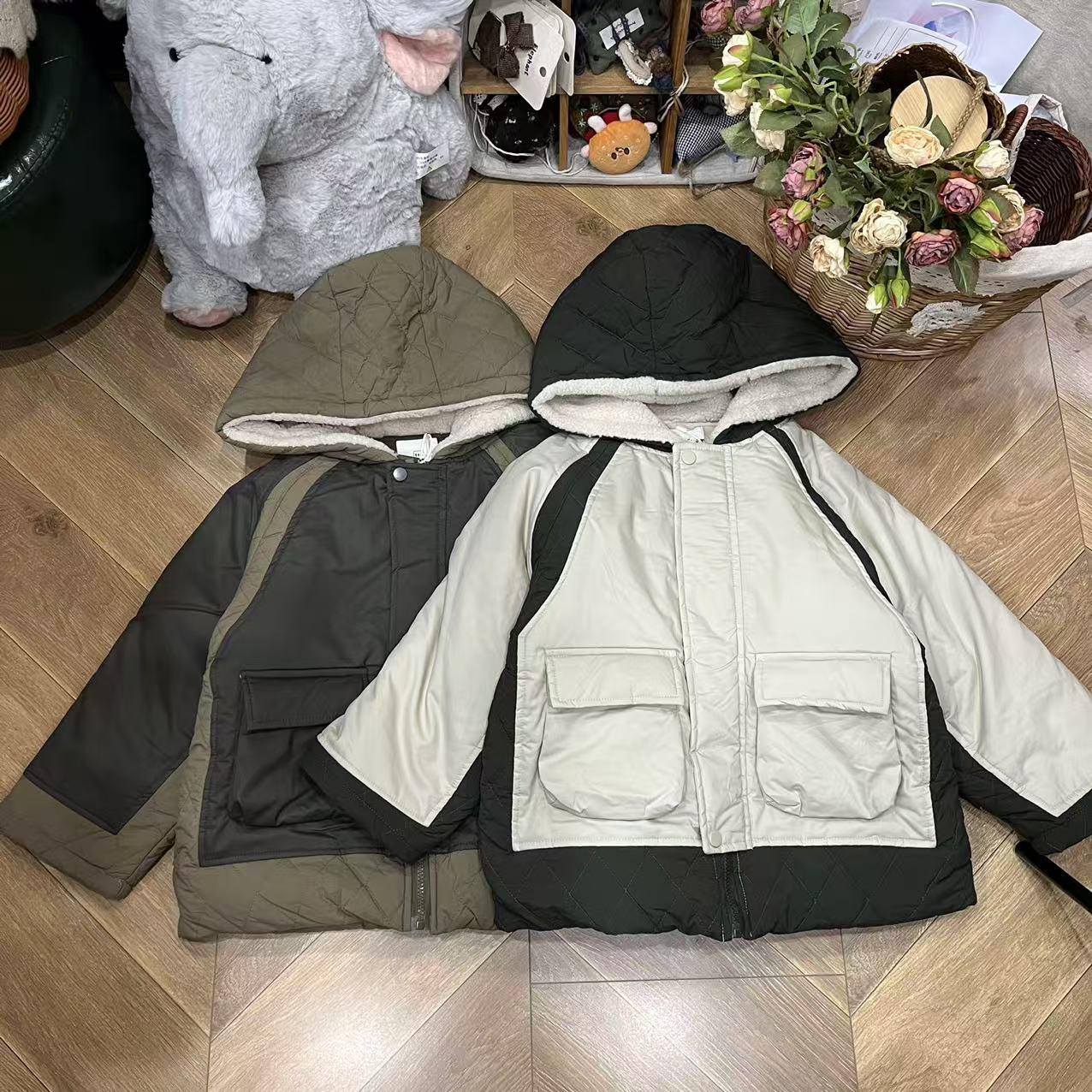 〖姐姐家〗2024冬款儿童萌娃穿搭大口袋带帽派克棉袄外套 dy932