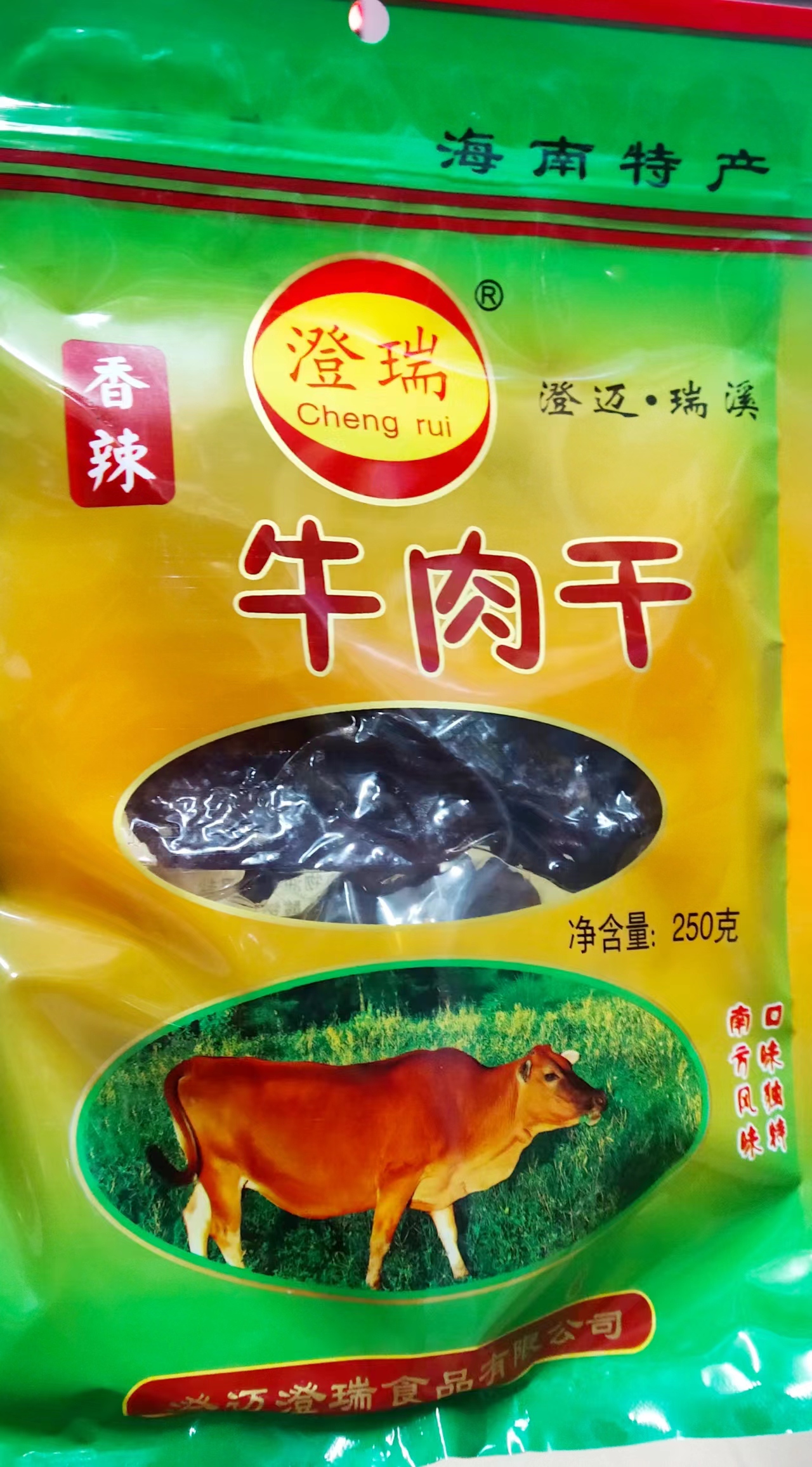瑞溪香辣牛肉干辣味十足，肉质鲜嫩，休闲的小零食