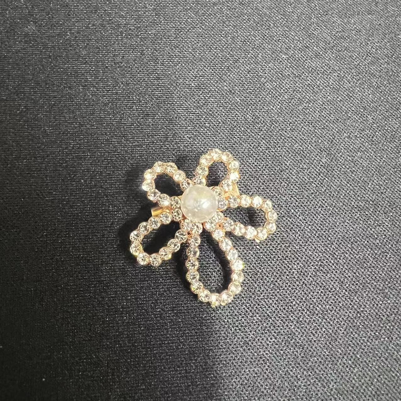 小花胸针