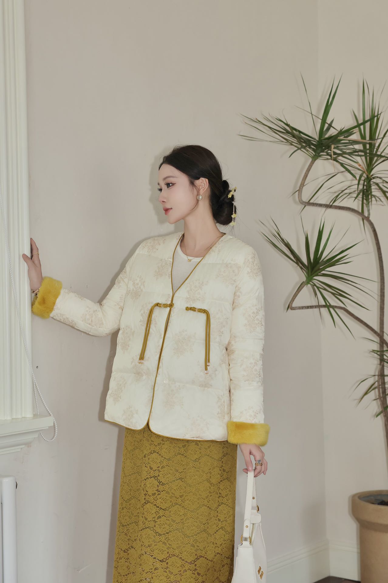 321--国风刺绣盘扣无领羽绒服