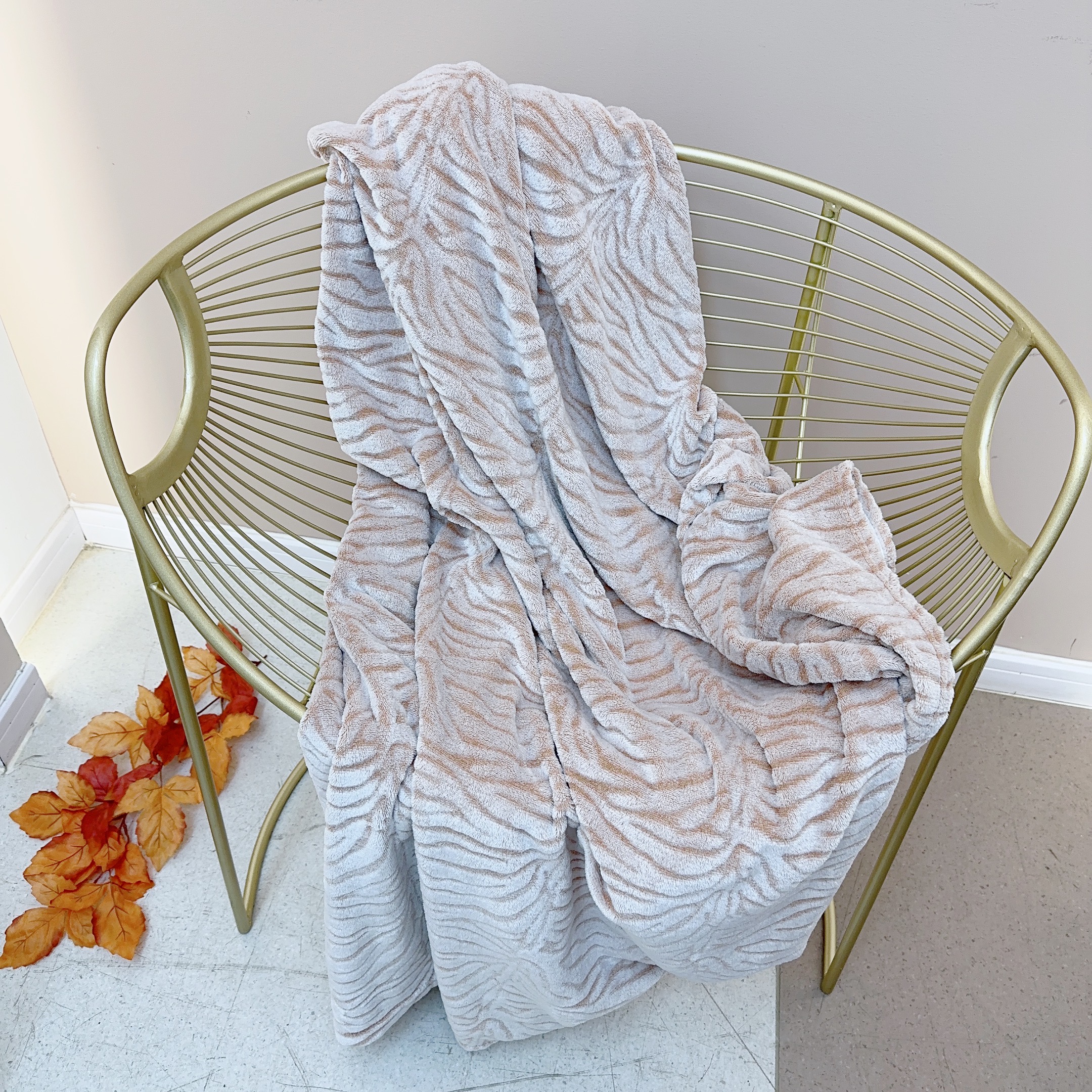 柔软简约绒毛毯单人午睡毛毯（颜色款式随机1条）