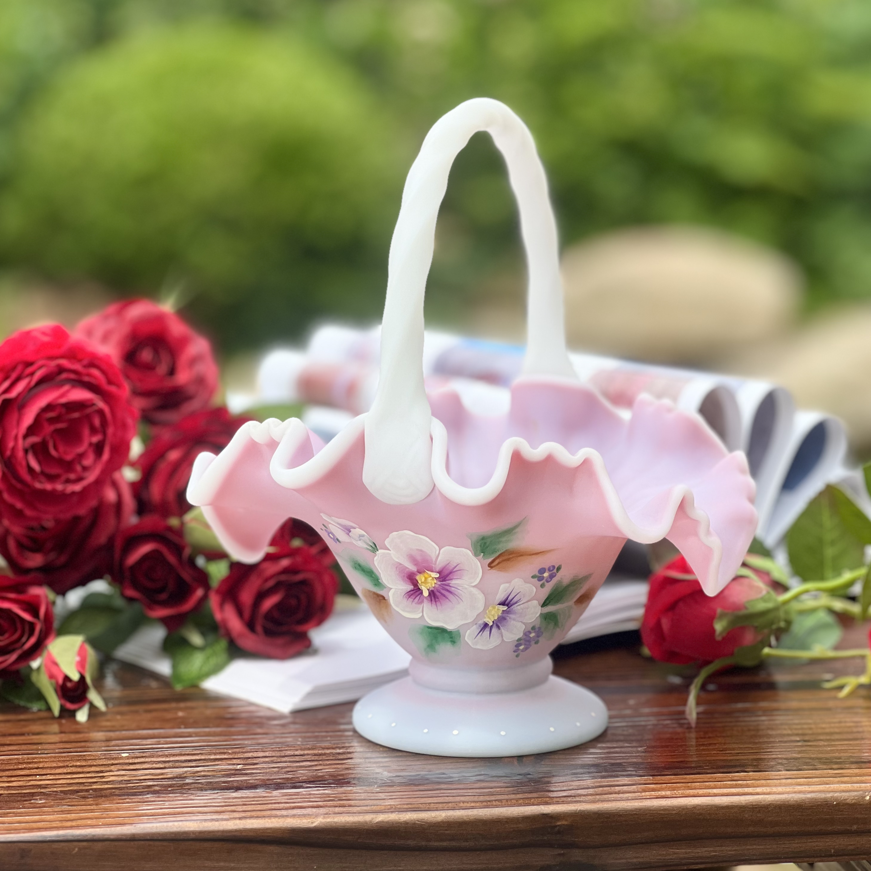 芬顿Fenton蓝缅磨砂手绘提篮花瓶  FD6306