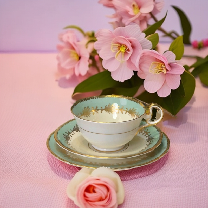 --绿色咖啡杯-一杯两碟