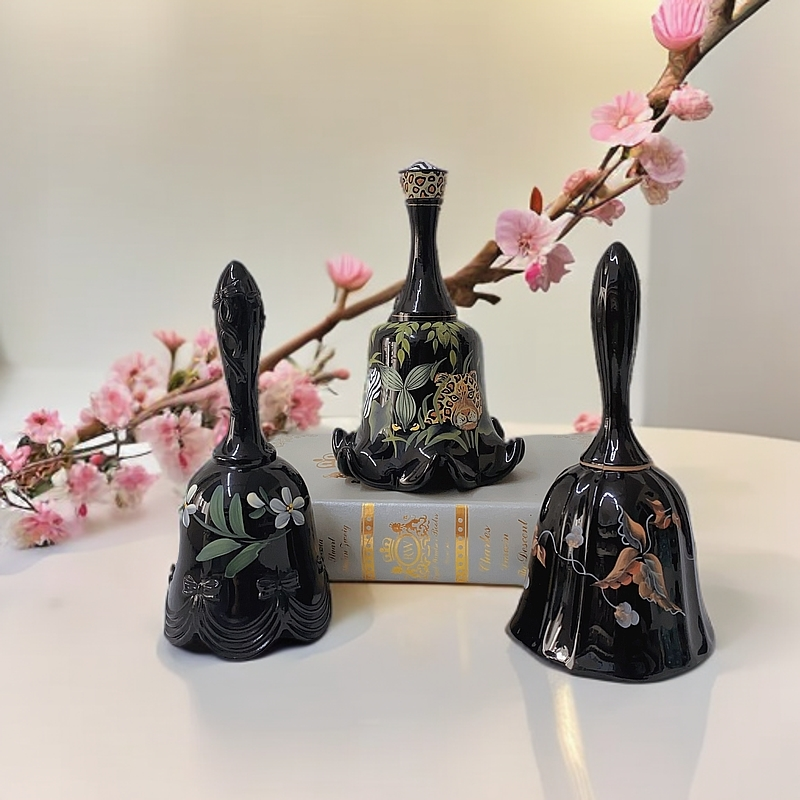 --芬顿--fenton 黑色手绘铃铛摇铃摆件系列