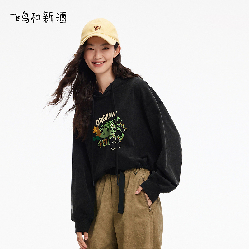 飞鸟和新酒印花短款卫衣女秋季薄款显瘦复古带帽外套FD450101036
