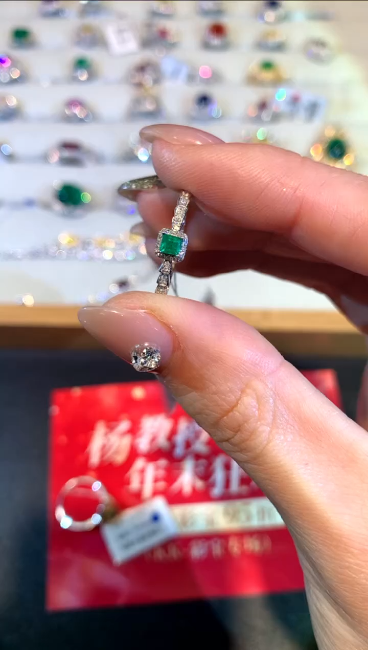 【闪购商品】祖母绿戒指|18K金镶嵌戒指|1980