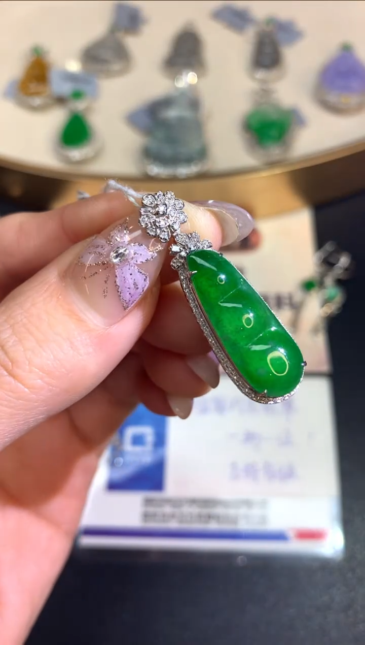 【闪购商品】翡翠吊坠|18K金镶嵌吊坠|7800