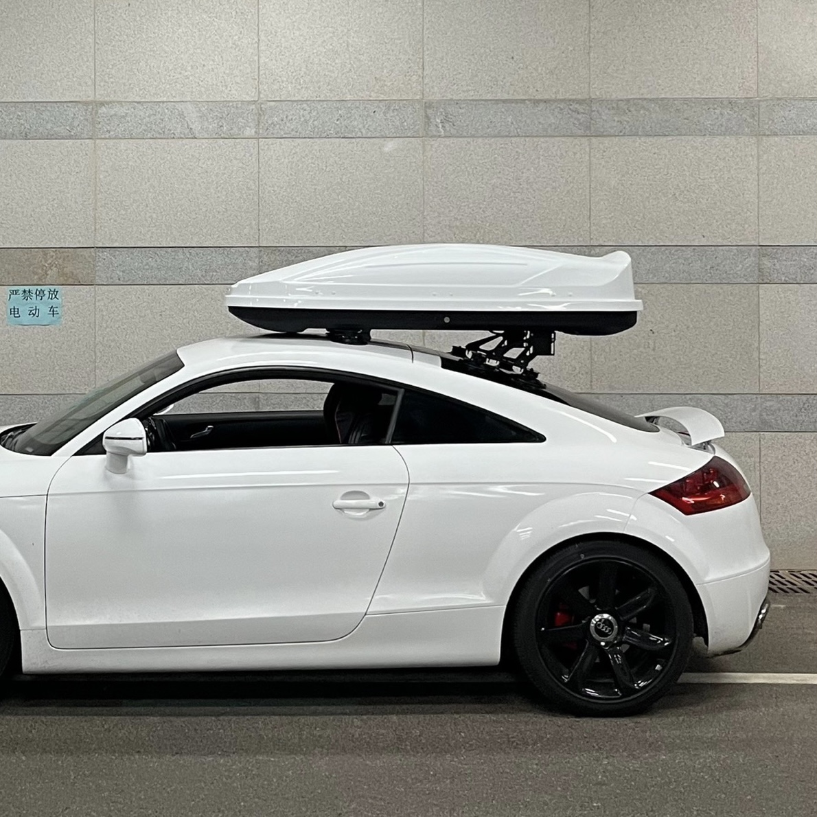 吸盘式车顶行李箱（行李支架）三厢车通用  无损安装   品牌：QIMING