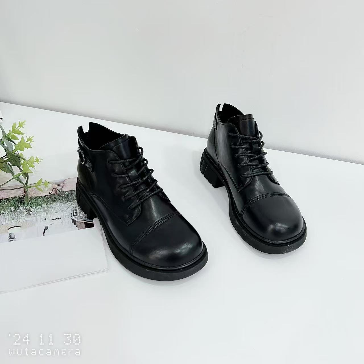 7910-5     新款时尚女秋冬平底百搭软底马丁靴加绒