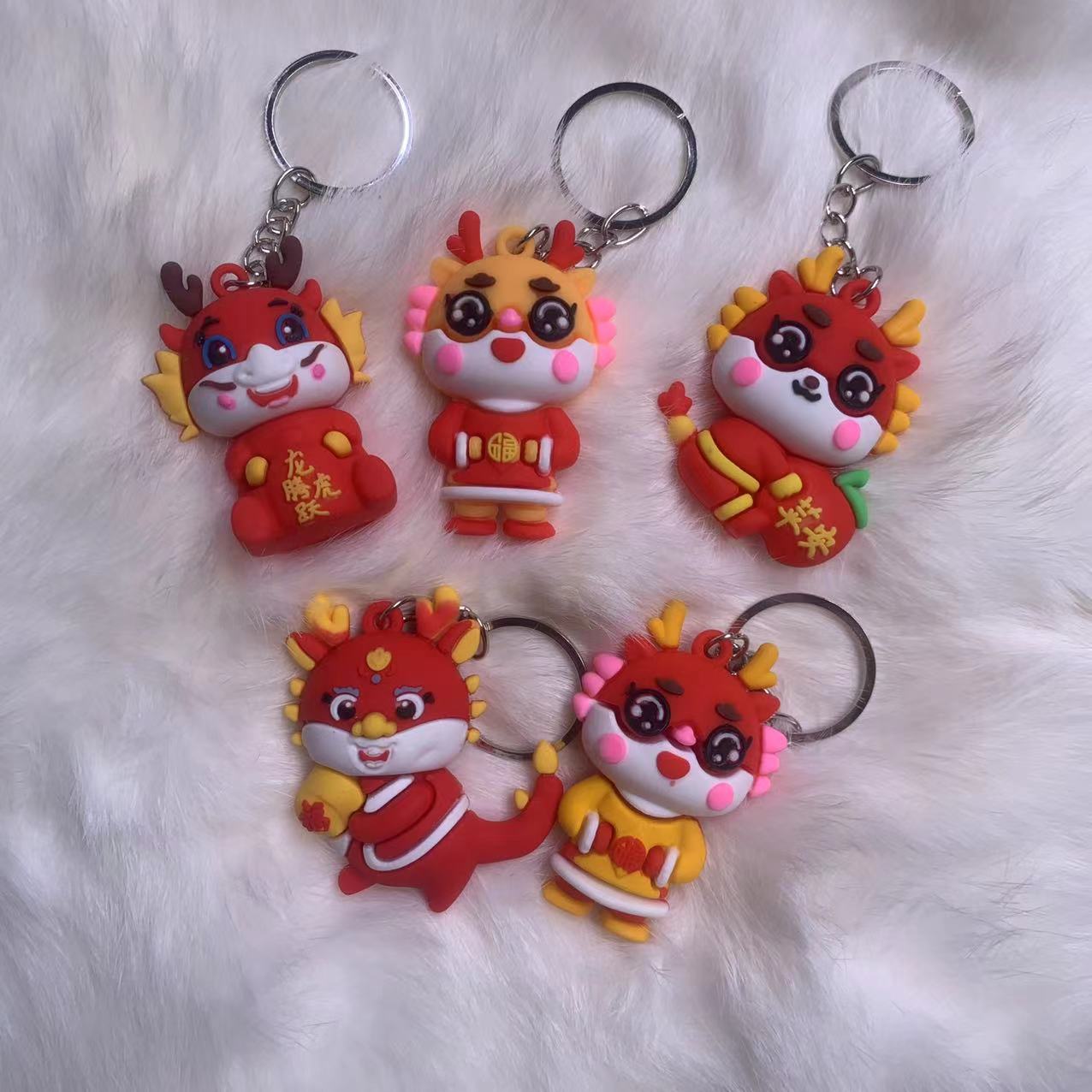 龙年玩偶包挂赠品
