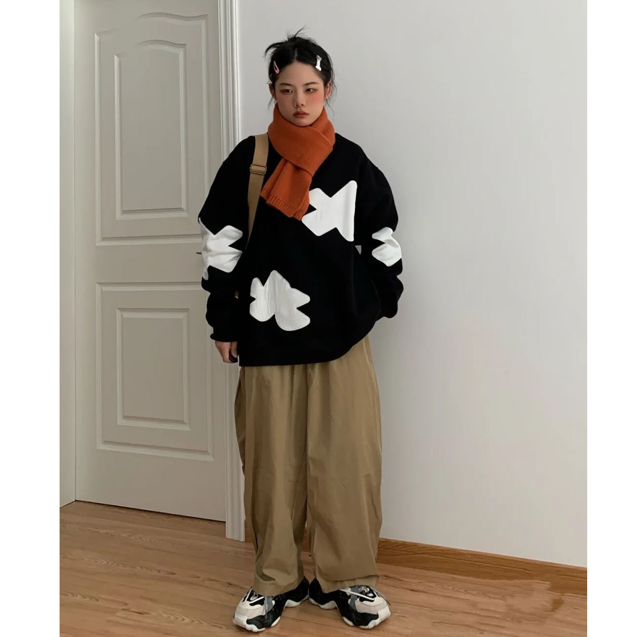 3001-3999  发货后退款小hei屋黑色拼色卫衣