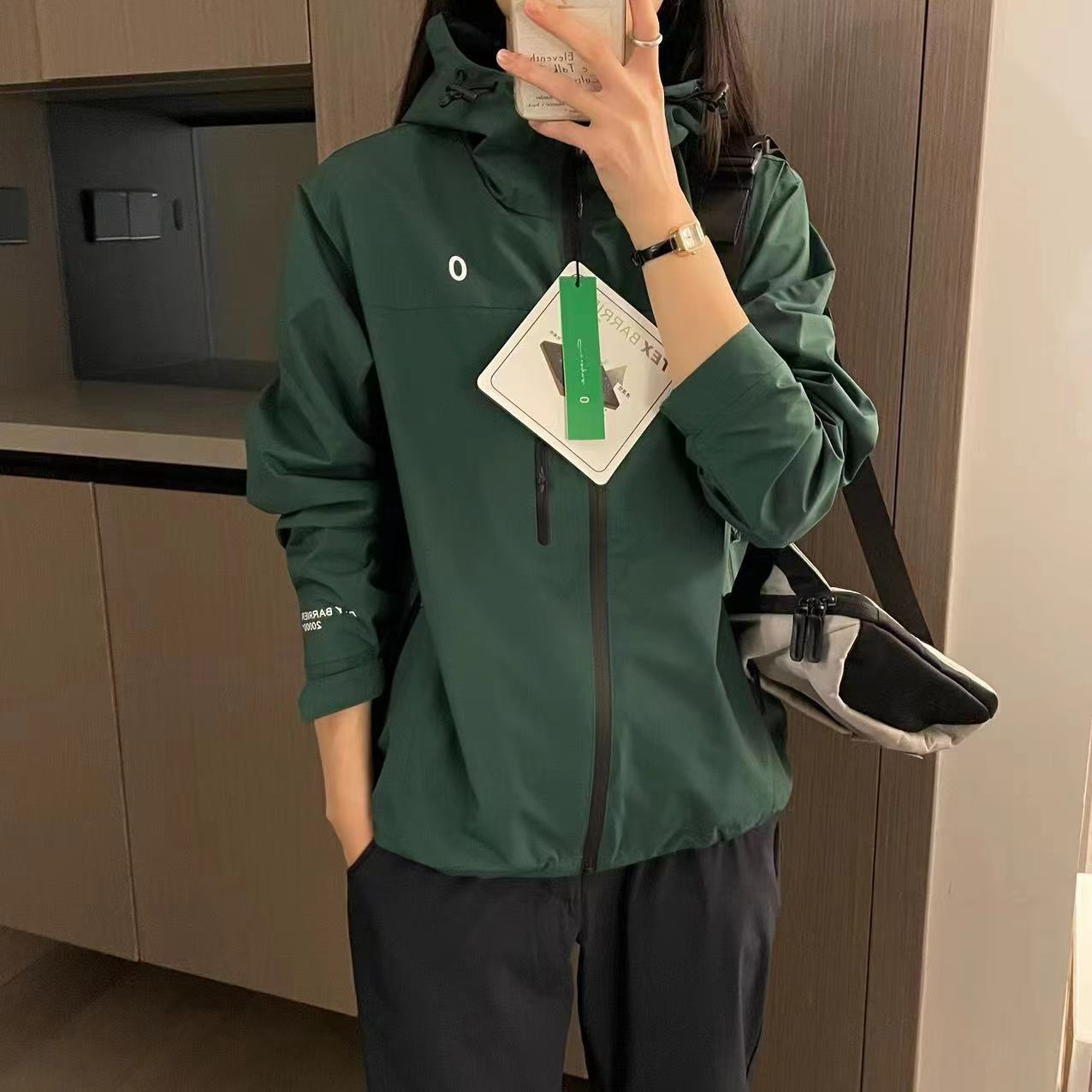 春秋男女情侣款户外防风防水休闲连帽外套运动登山冲锋衣外套1070