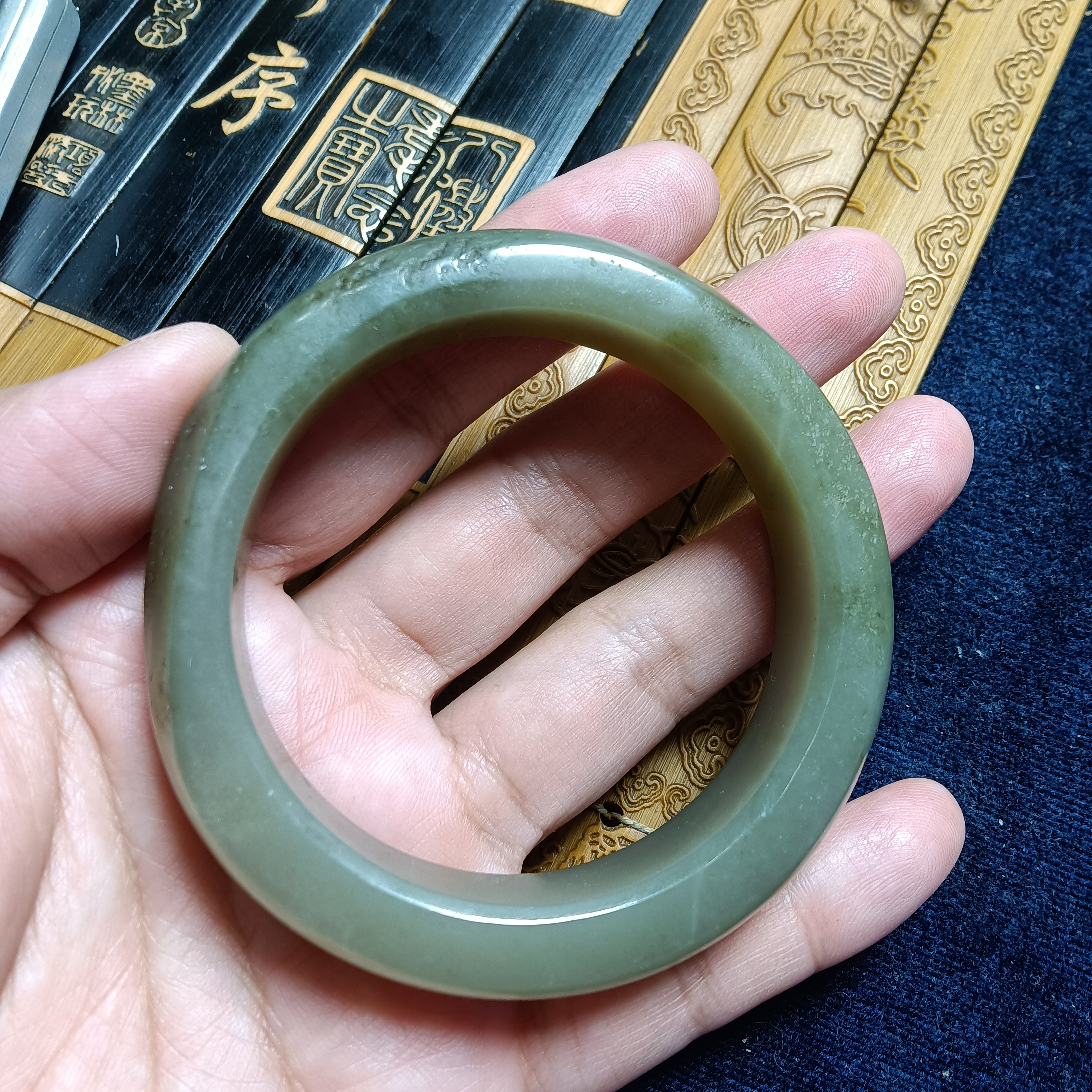 新疆和田玉正圈手镯55+圈口，料子细润天然无优化女款女士