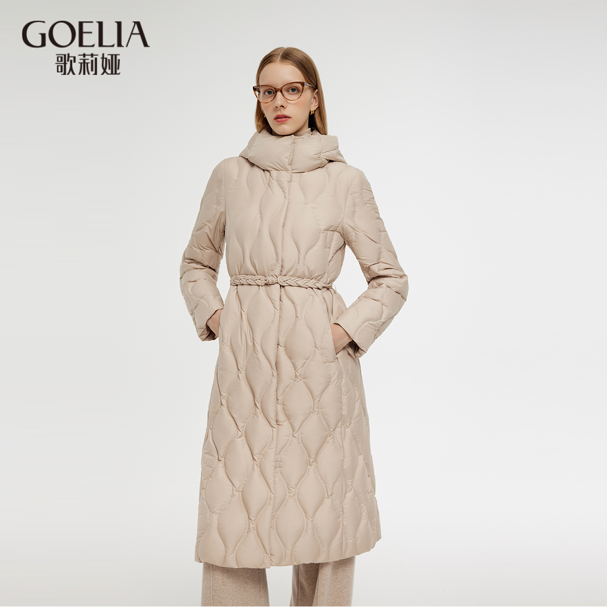 歌莉娅冬季曲线压胶鹅绒羽绒服配送本布腰带1CCC8D310羽绒服