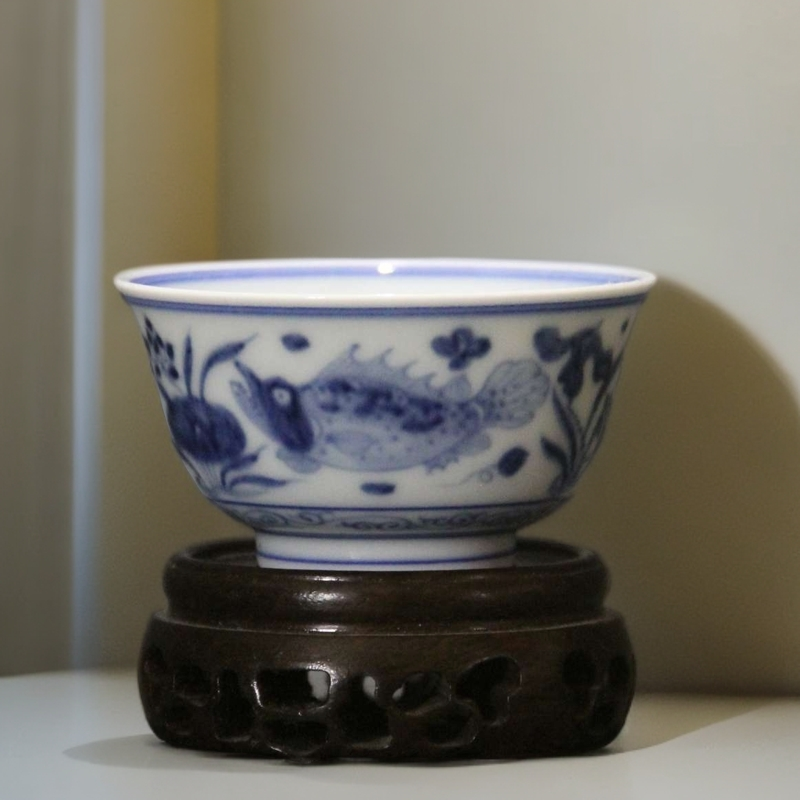 青花鱼藻纹全手工手绘品茗杯陶瓷纯手工柴窑口径6.9厘米高3.9厘米