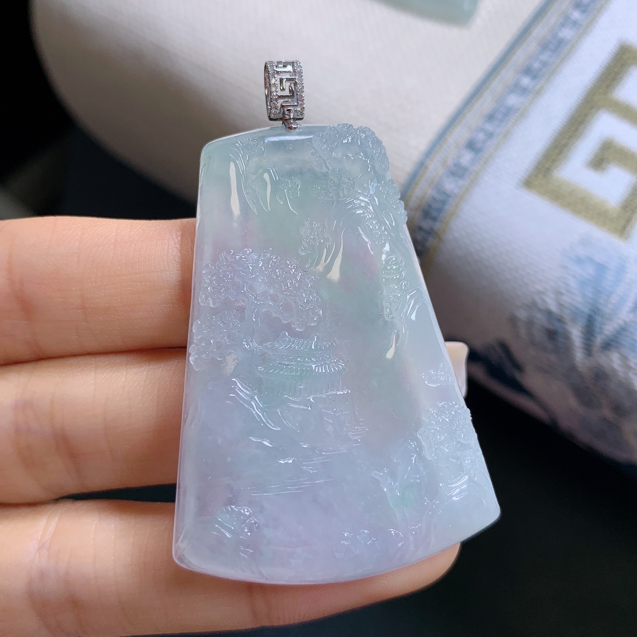 缅甸天然A货翡翠镶嵌18k金冰种山水牌男士吊坠精工雕刻57*34*5.9