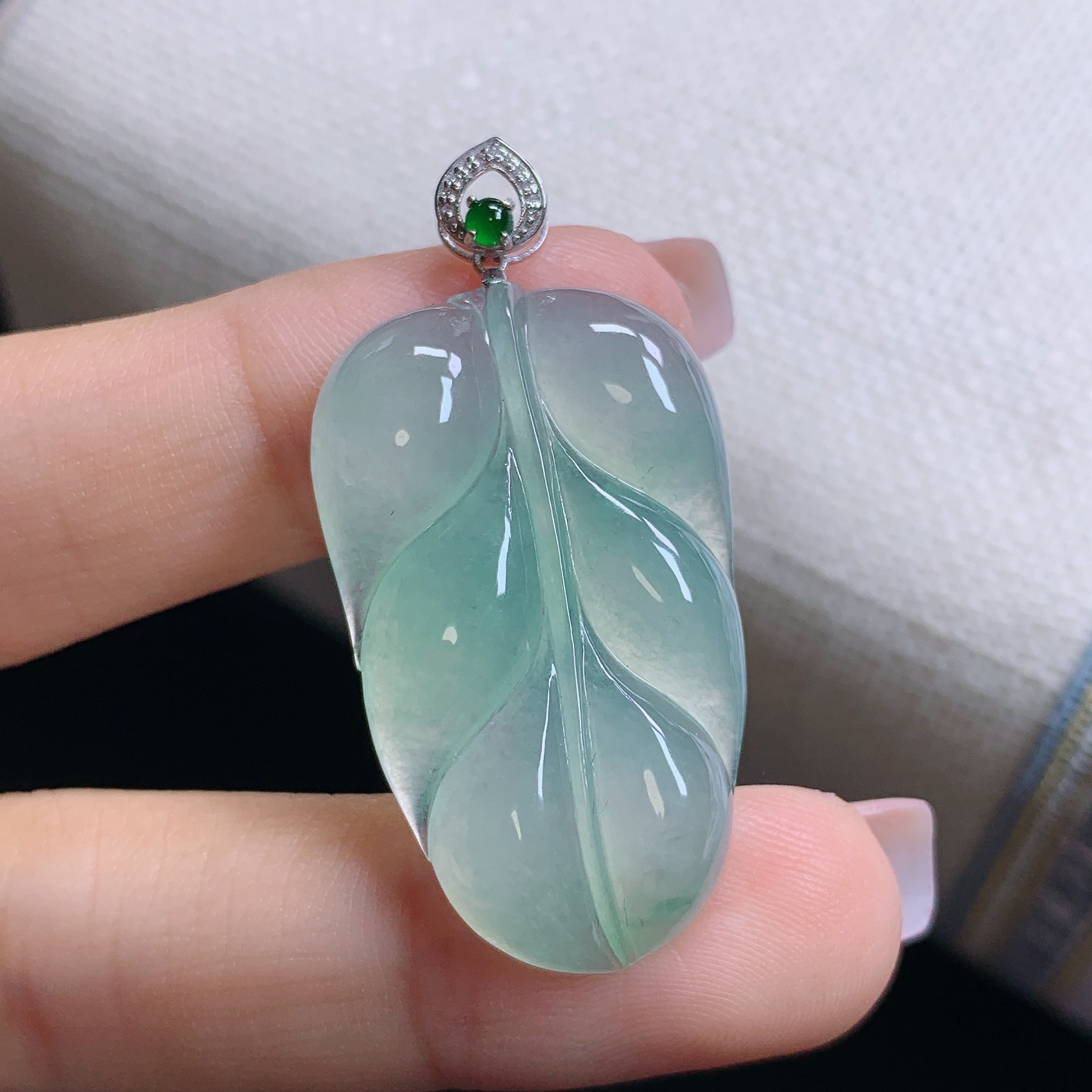 缅甸天然A货翡翠镶嵌18k金冰种晴底叶子吊坠精美礼物
