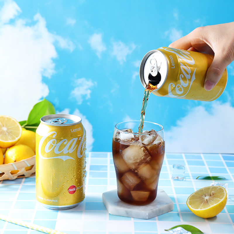 中国香港柠檬可乐可口可乐罐汽水碳酸饮料夏日解暑罐排笋0g
