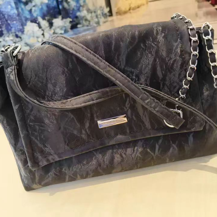 1411 黑（长27厘米高17厘米）时尚百搭包包（无礼盒）