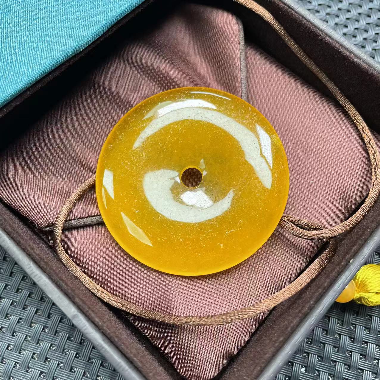 【大喜儿】深黄色圆扣时尚吊坠-1WQ370