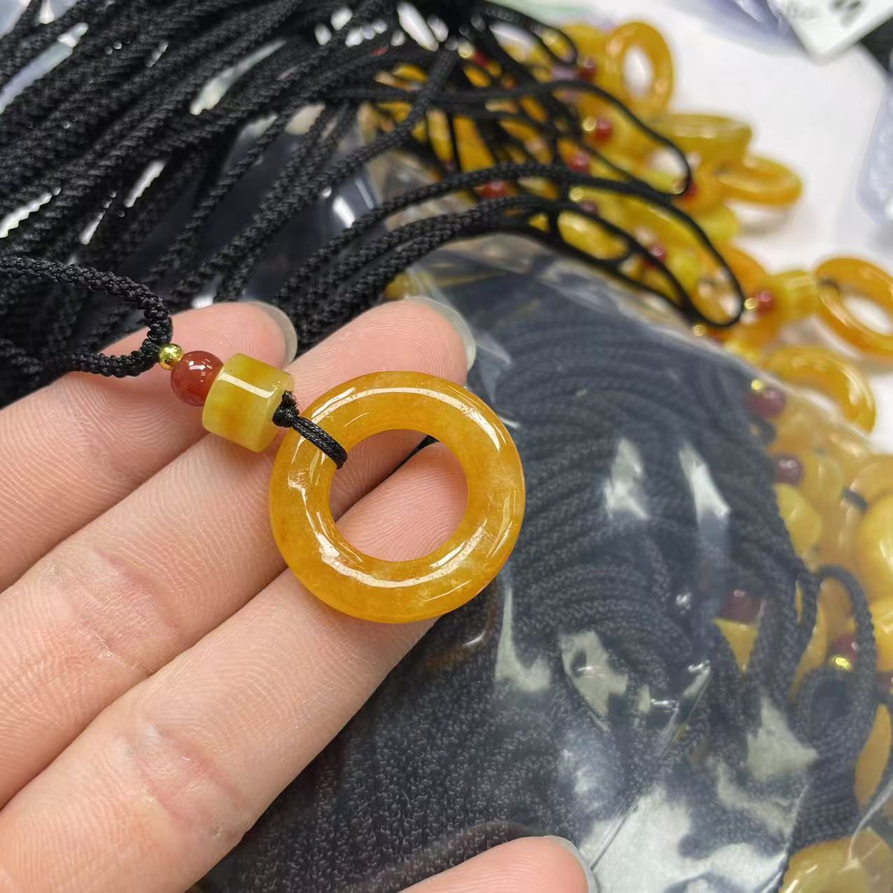 黄翡圆扣吊坠1WQ711