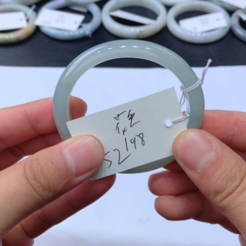 【闪购商品】翡翠手镯未镶嵌花*?