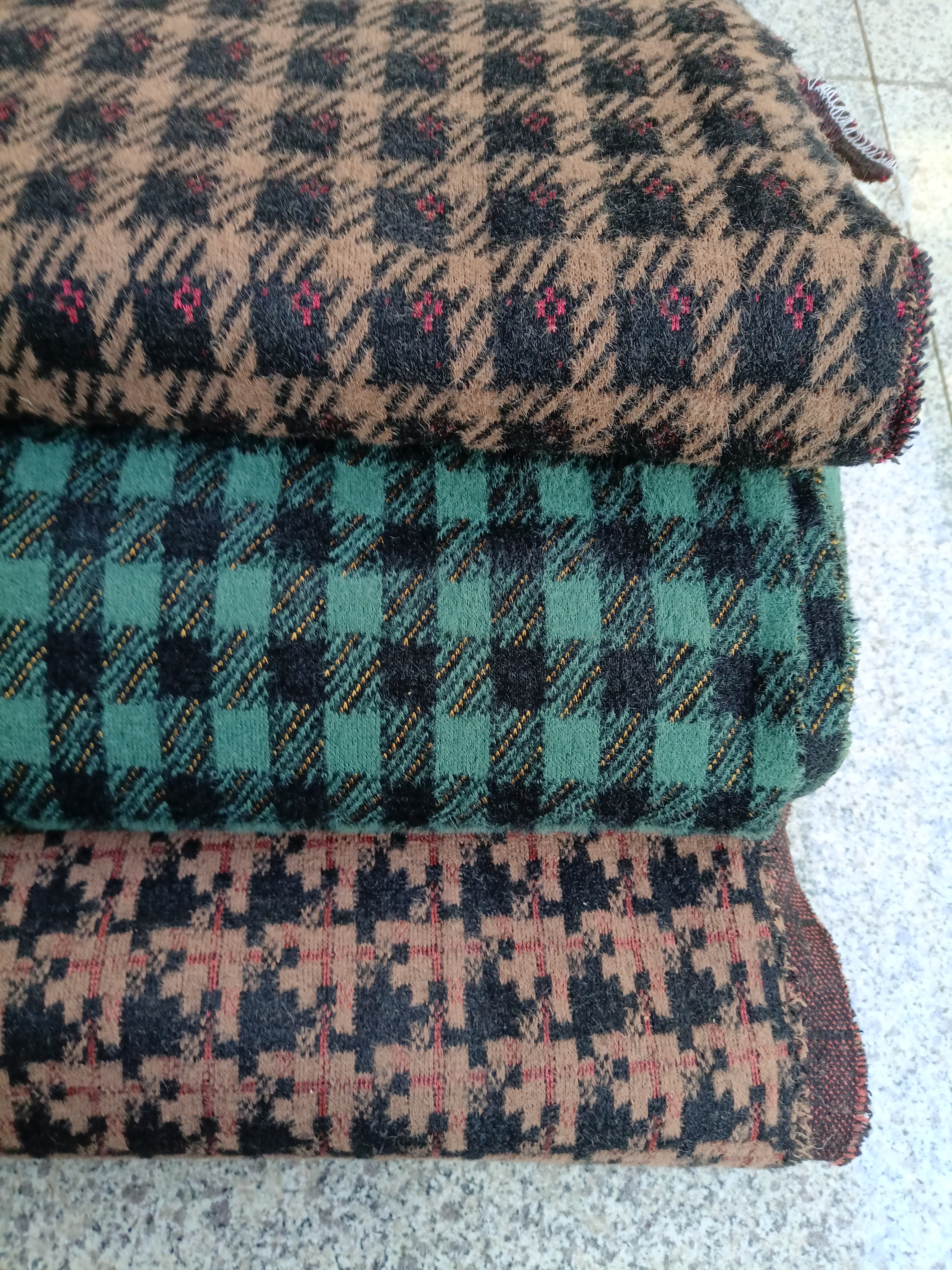 秋冬款小香风格子雪貂绒外套毛衣的布料