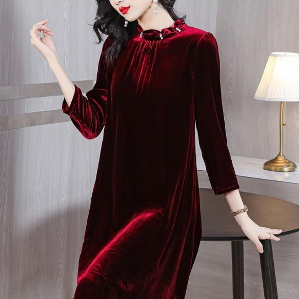 红色金丝绒连衣裙女秋冬2023新款高贵洋气中年妈妈宽松遮肚打底裙