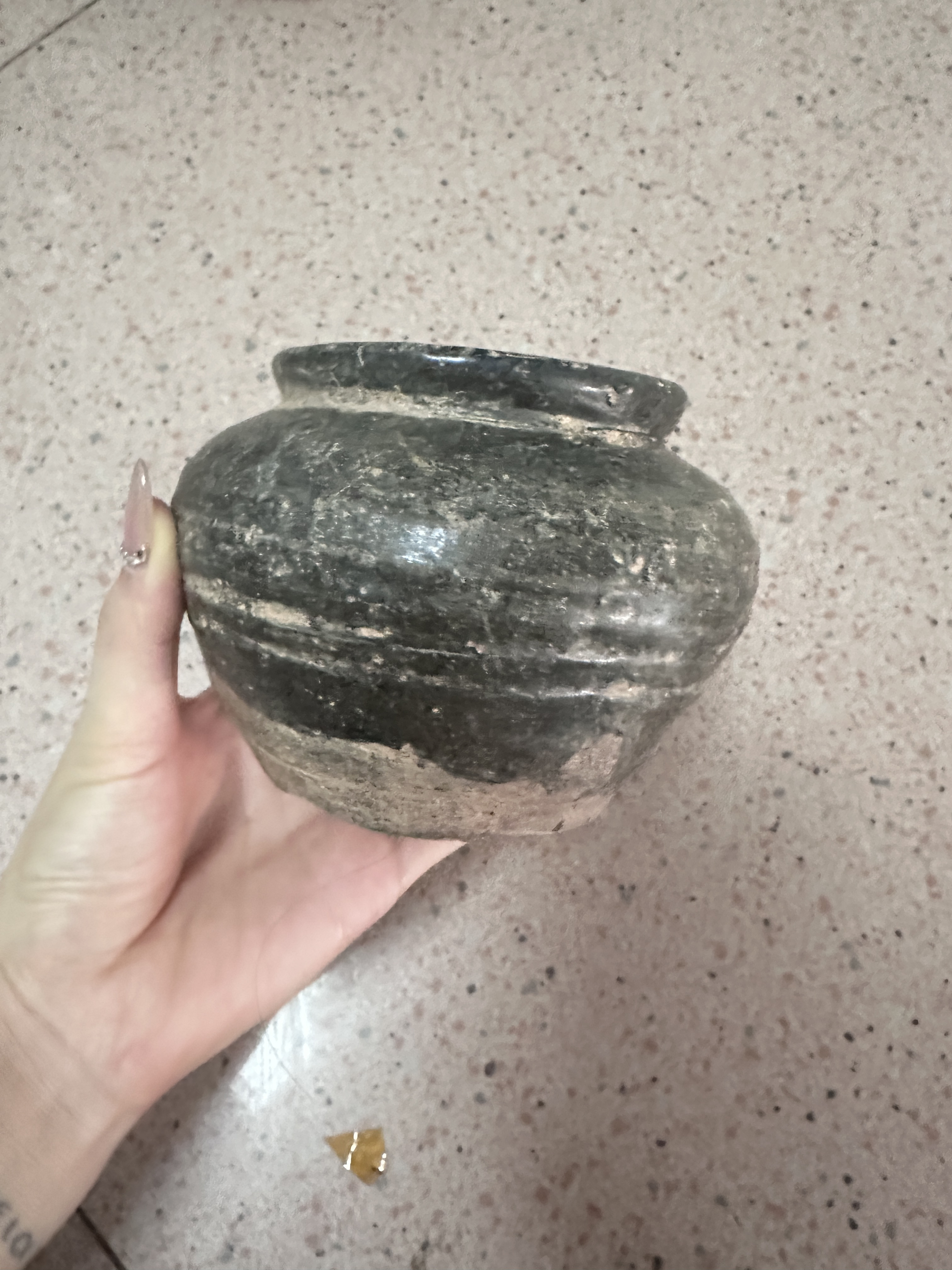 手工制作小陶罐一只