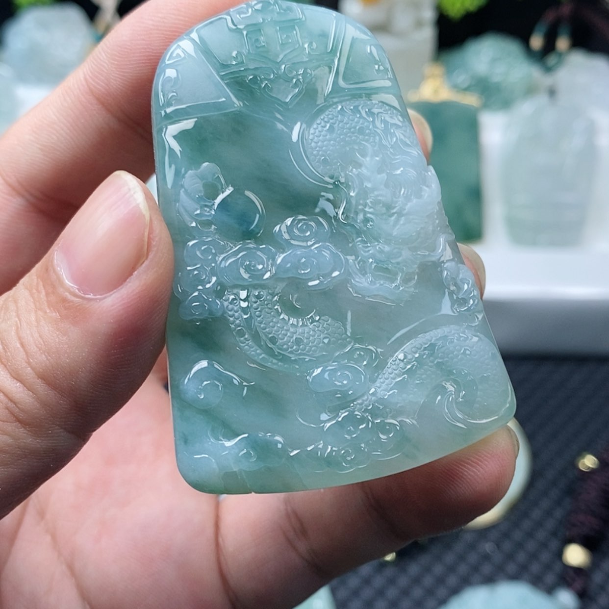 【闪购商品】翡翠颈饰未镶嵌金***娃