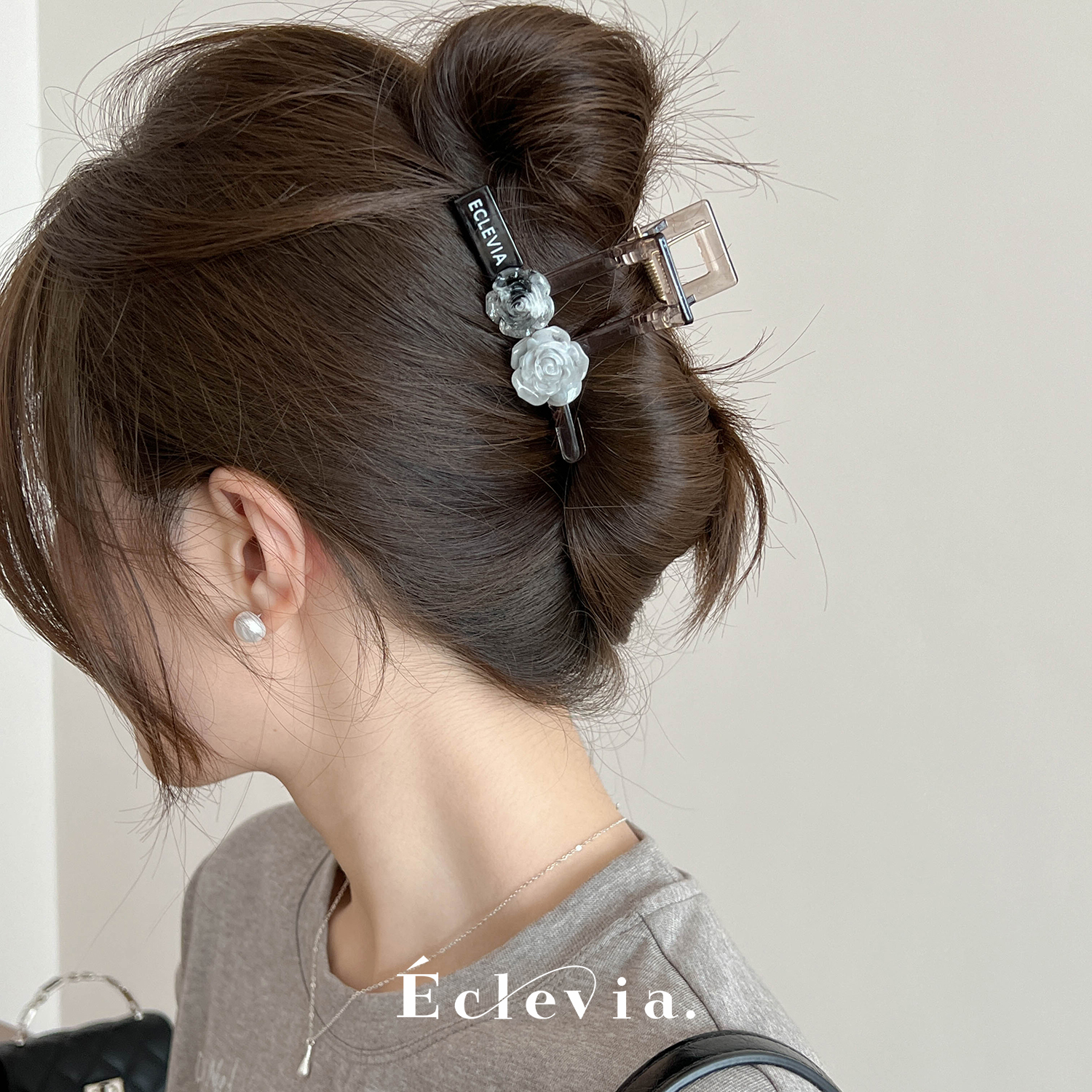 E2204 优雅小香风山茶花中号8CM半抓夹女神透明茶黑色系