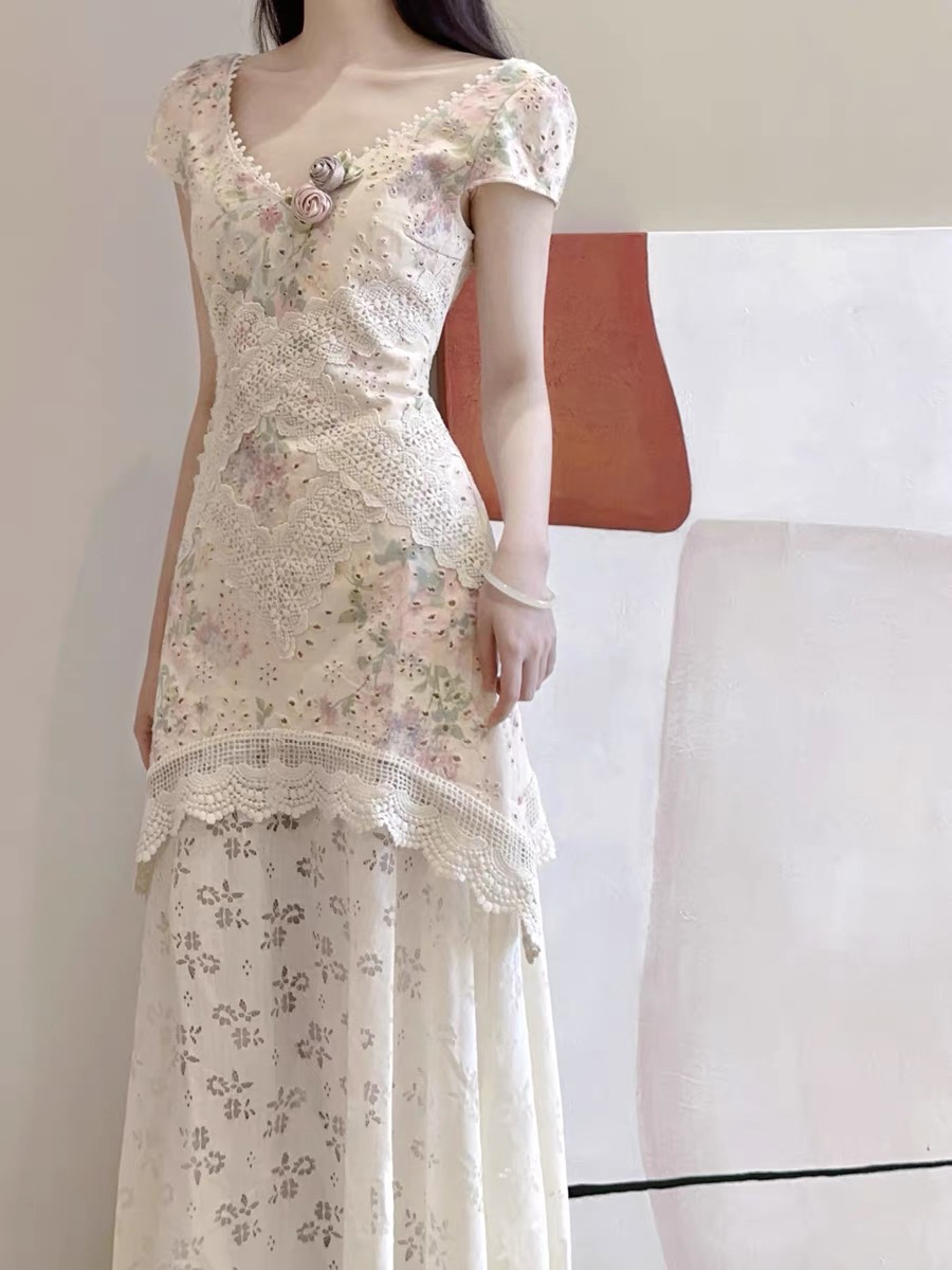 尼拉缇的小月亮 艺术馆藏浅水印花镂空连衣裙