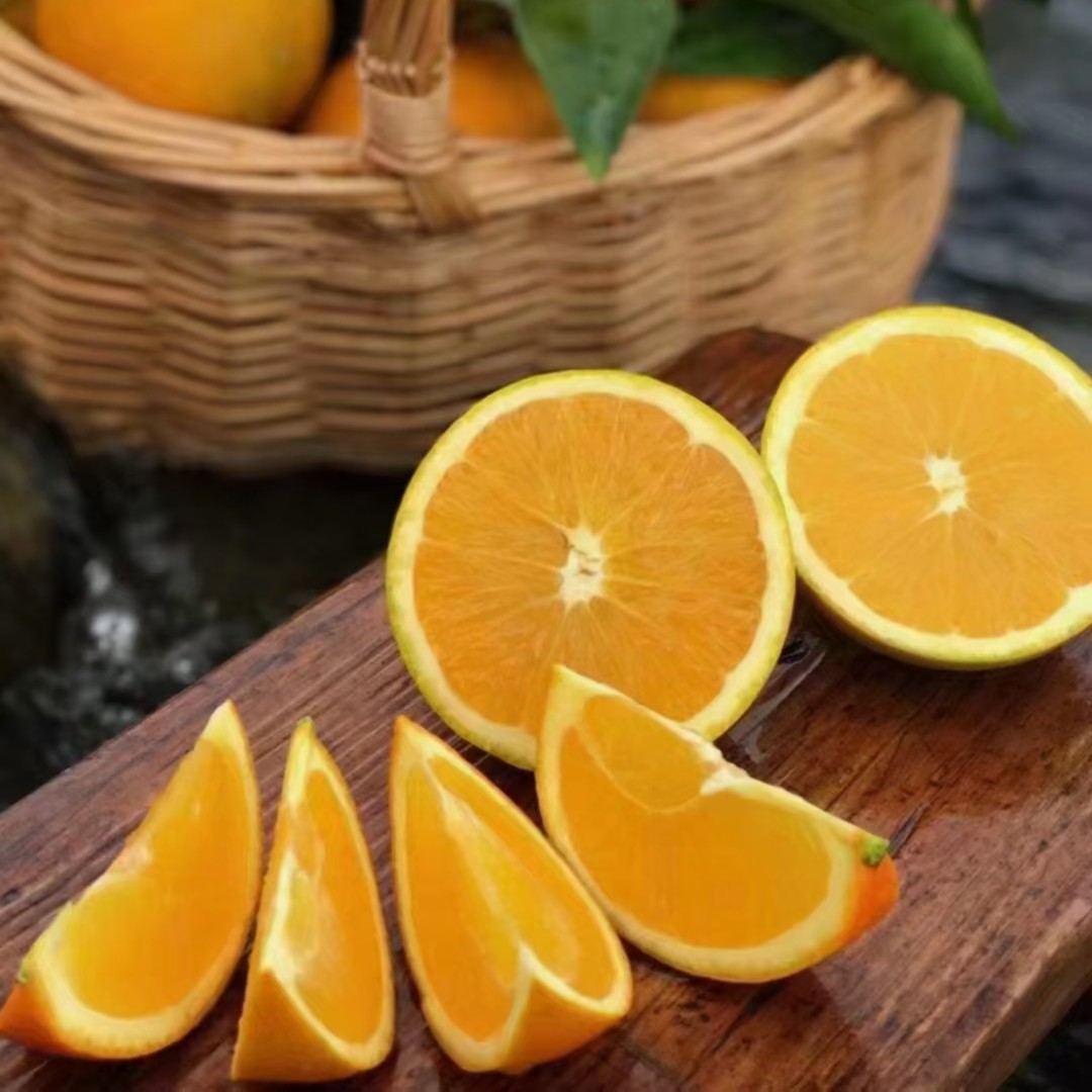 高山脐橙，自然成熟，橙味浓郁，甘甜多汁，9斤包邮