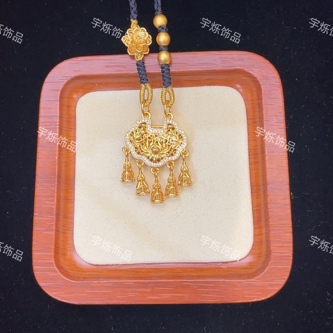 钛钢布艺项链 2024新款新中式莲花绳璎珞锁轻奢百搭款饰品配饰