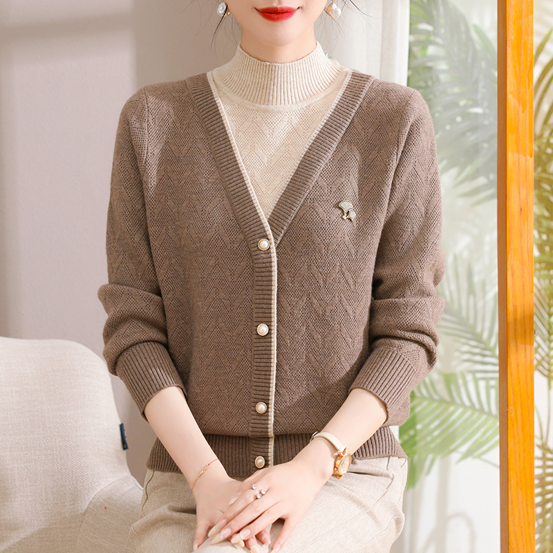 假两件秋冬新款加绒针织打底衫妈妈装加厚冬季休闲百搭中老年毛衣