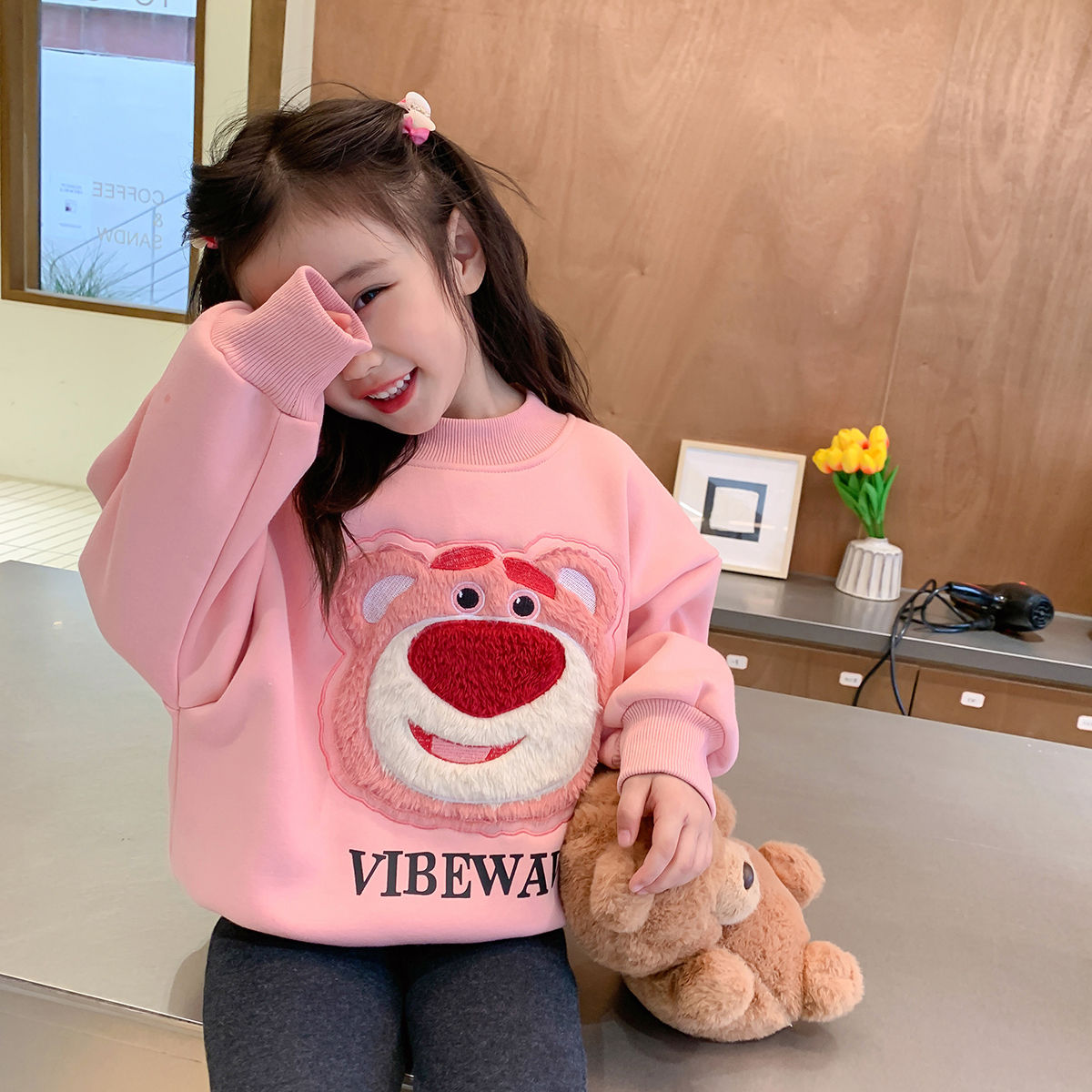 六宝宝女童秋冬草莓熊卫衣2023新款儿童加绒冬装宝宝半高领加厚保