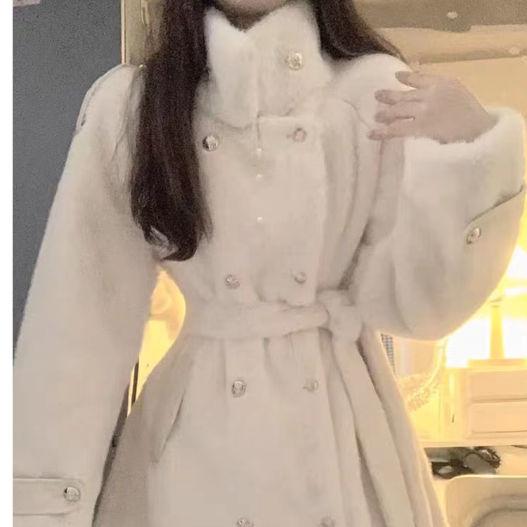今年流行的漂亮白色毛毛外套冬装女2024年新款高级感超好看棉服