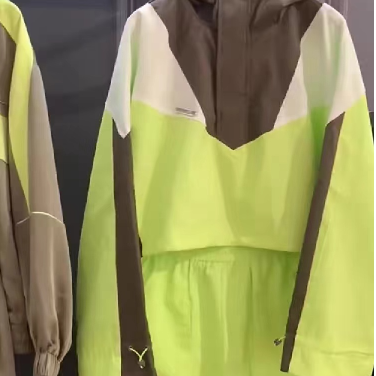 小个子气质炸街高级感薄荷曼波风绿色休闲运动冲锋衣短裤套装女冬