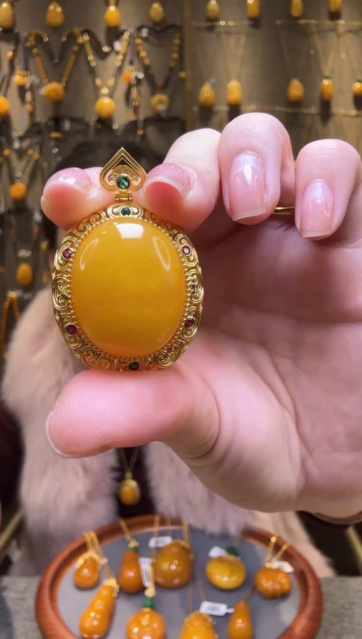 【闪购商品】蜜蜡吊坠(赠链)银S925镀金镶嵌D666蜜蜡吊坠