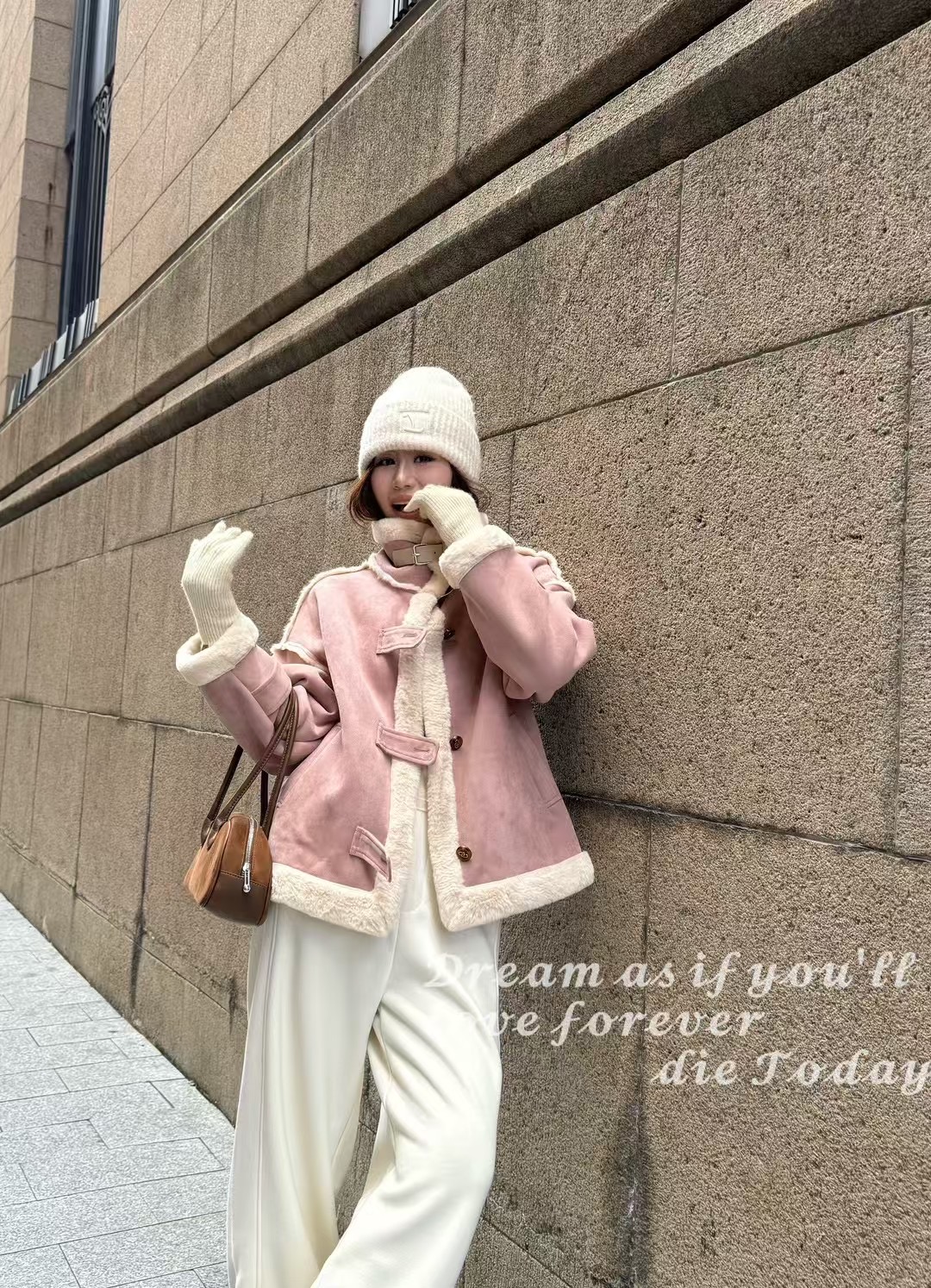 秋冬新品外套抢先上新 皮毛一体 潮流保暖 加绒短款 时尚休闲