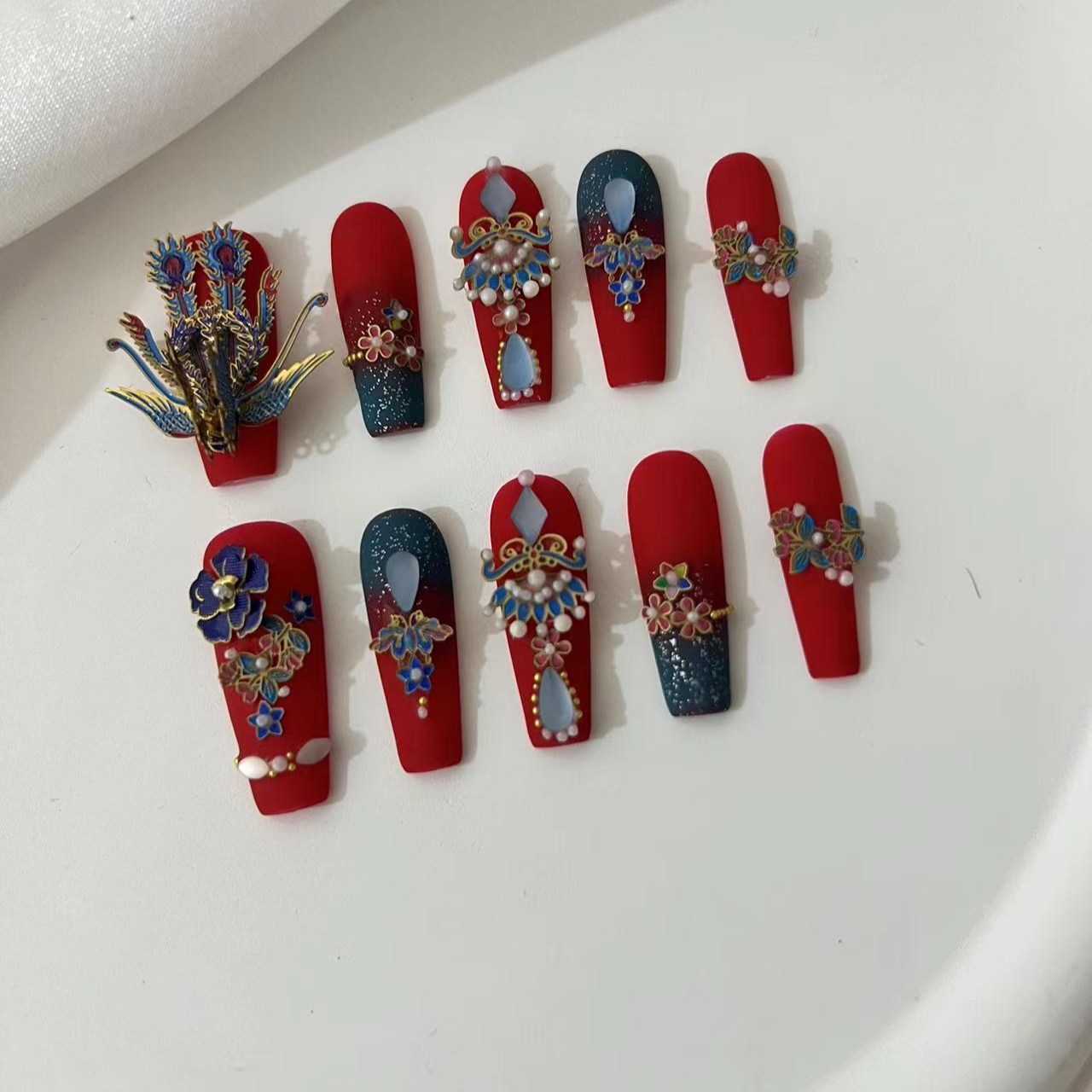 凤冠霞帔婚甲囍甲